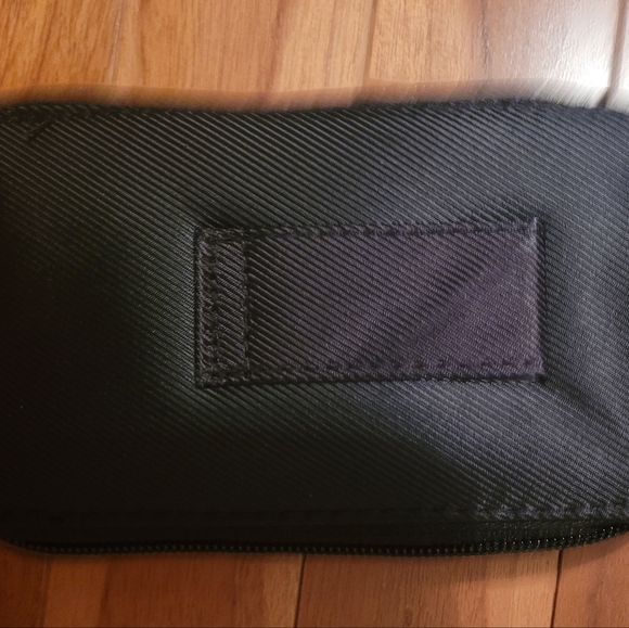 NEW in Box Phone Touch Purse, with 2 Straps,credit card,cash,ID, license holder. - Picture 3 of 15